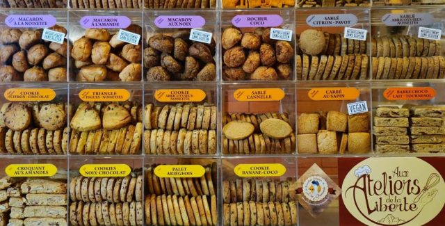 Assortiment de biscuits vendus en vrac