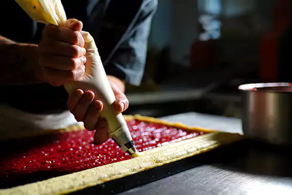 Nappage pâtissier à la poche à douille