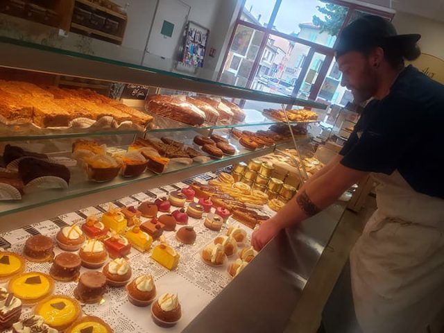 vitrine de pâtisseries